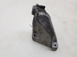   Engine holder 