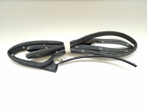  Rear side door sealing rubber 