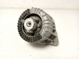  Engine cushion 