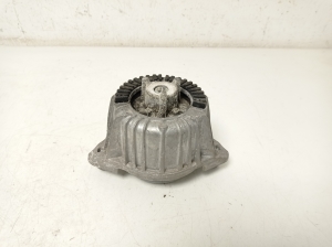   Engine cushion 