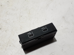   USB-Anschluss  - 4N1035722 