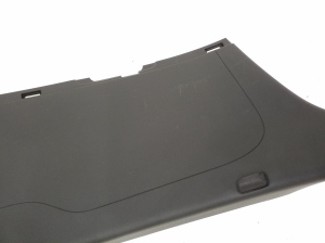  Pulling out the boot lid 
