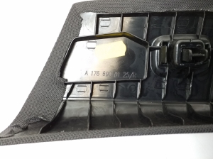  Interior trim of the front pillar to the glass 