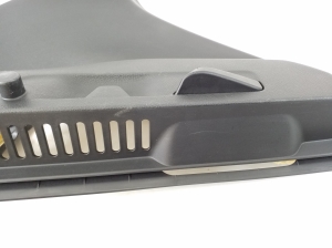  Interior trim of the rear strut 