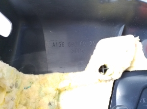  Interior trim of the rear strut 
