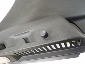  Interior trim of the rear strut 