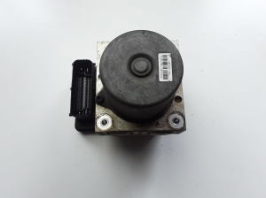 Hyundai i40 (2011–2026) ABS unit 589203Z910 - 2