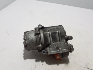 Chrysler Pacifica (2016–2026) Konditsioneeri kompressor 68237995AF - 3