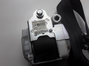 Hyundai i40 (2011–2026) Front seat belt 888103Z000RY - 2