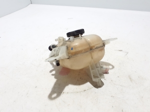 Chrysler Pacifica (2016–2026) Coolant reservoir 68252547AB - 3