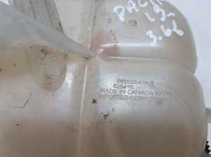 Chrysler Pacifica (2016–2026) Coolant reservoir 68252547AB - 4