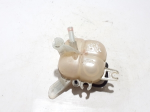 Chrysler Pacifica (2016–2026) Coolant reservoir 68252547AB - 5