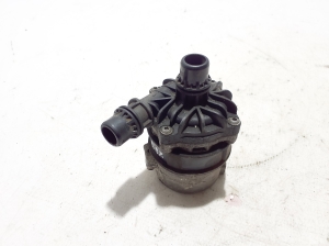 Chrysler Pacifica (2016–2026) Auxiliary water pump 68237837AA - 4