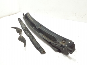 Chrysler Pacifica (2016–2026) Wiper cowl trim panel - 2