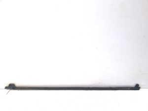 Citroen C4 Picasso (2007–2013) Esiukse klaasi välimine liist - 2