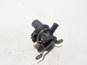 Chrysler Pacifica (2016–2026) Auxiliary water pump 68237801AB - 2