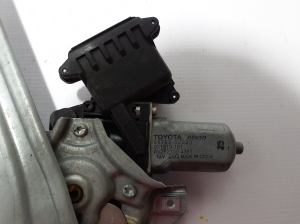 TOYOTA Auris E18 (2012–2018) Rear side door window regulator 6983002430 - 4