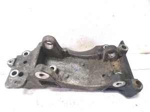 Citroen C4 Picasso (2007–2013) Generaatori kinnitus 9648735580 - 2