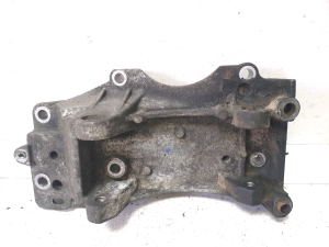 Citroen C4 Picasso (2007–2013) Generaatori kinnitus 9648735580 - 4