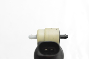 Opel Astra J (2009–2017) Front windshield washer pump 3240117 - 3
