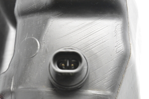Opel Astra J (2009–2017) Front washer fluid reservoir 13260579 - 5