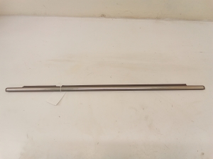 Tagumise külgukse klaasi välimine liist - 013132104