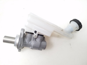 NISSAN Juke F15 (2010–2018) Brake master cylinder 32070587 - 2