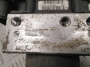Ford Ranger (2006–2011) ABS unit UR61437A0 - 2
