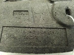 Ford Kuga III (2020–2026) Cita bagāžnieka iekšpuses detaļa LV4B10A686 - 4