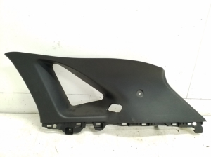   Interior trim of the rear strut  - LV4BS31148AEW 