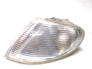 Priekšējais pagrieziena rādītājs - 014311525L