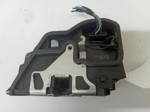 BMW 5 SERIES E61 (2004–2010) Rear side door lock 7167075 - 2