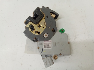 NISSAN X-Trail T30 (2001–2007) Rear side door lock 825538H710 - 2