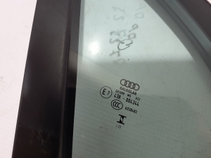 AUDI Q7 (2015–2026) Priekšējo durvju trīsstūra stikls 4M0845114C - 4