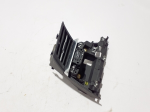   grilles de ventilation du tableau de bord 