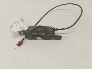Trunk lid lock - 8408964