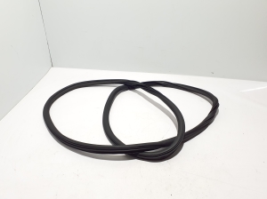   Tagumise küljeukse tihend uksel  - 4M0833721D 