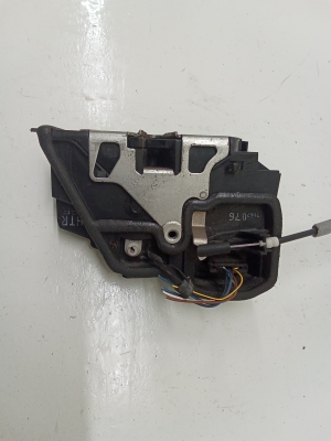 BMW 5 SERIES E60 (2003–2010) Rear side door lock 7167076 - 2