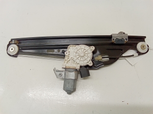 BMW 5 SERIES E60 (2003–2010) Aizmugurējo durvju logu pacēlājs 7034388 - 3