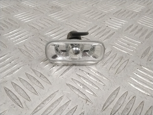 Front fender turn signal - 8E0949127