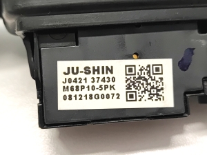 Suzuki Baleno II (2015–2026) Hazard light switch M68P105PK - 4