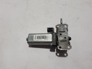 AUDI Q7 (2015–2026) Front seat motor 3Q0959247 - 4