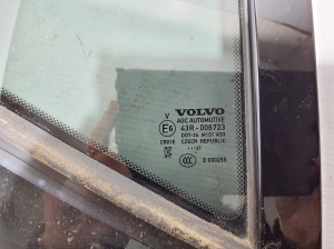 VOLVO XC40 (2017–2026) Aizmugurējo sānu durvju trīsstūrveida stikls 32244806 - 2