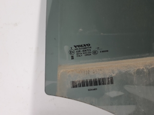 VOLVO XC40 (2017–2026) Aizmugurējo sānu durvju stikls 32244801 - 2