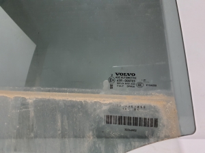VOLVO XC40 (2017–2026) Aizmugurējo sānu durvju stikls 32244802 - 2