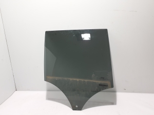   Rear side door glass  - 32244802 