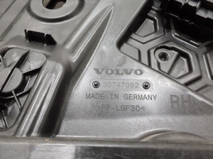 VOLVO XC40 (2017–2026) Front door window regulator 30747092 - 3