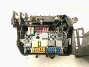 Mercedes Benz A-Class 176 (2012–2018) Fuse boxes A2469060093 - 3