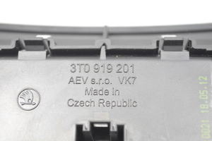 Skoda Superb (2008–2015) Interior clock 3T0919201 - 2