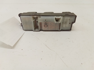 NISSAN X-Trail T30 (2001–2007) Front door glass switch 1Z07 - 2